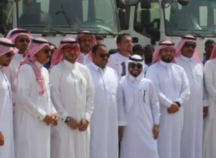 رئيس بلدية الطوال يدشن مشروع النظافة بالمحافظة وقراها بقيمة أكثرمن٦٠مليون ريال