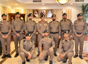 مدير الدفاع المدني بمنطقة تبوك العميد مهندس احمد بن محمد الشهراني يقلد عدداً من الضباط رتبهم..