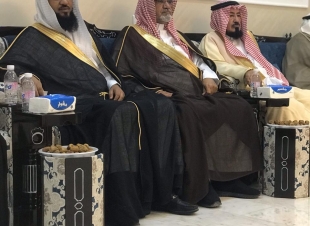الشيخ احمد بن منور بن مليح المجنوني الحربي شيخ قبيلة المجانين من حرب  في ضيافه رجل الاعمال الشيخ  سعيد بن محمد بن سيف العبيدي القحطاني