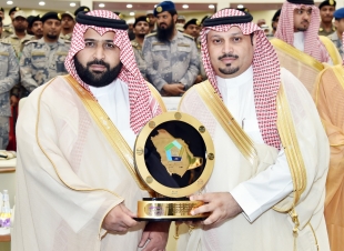 نائب أمير جازان يكرم محافظ أحد المسارحه