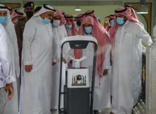 (الشيخ السديس يطلق الروبوت الذكي للتعقيم والوقاية ومكافحة الأوبئة لتفعيل آليات الذكاء الإصطناعي بالحرمين الشريفين)