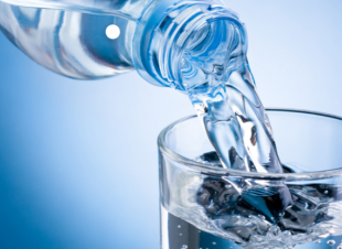 8 أضرار تلحق بجسمك من قلة شرب الماء في الشتاء