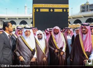 نيابة عن خادم الحرمين الشريفين سمو أمير مكة يتشرف بغسل الكعبة المشرفة بحضور نائبه