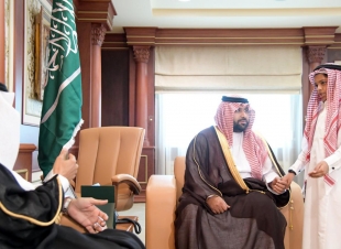 سمو الأمير محمد بن عبدالعزيز يستقبل مدير عام البريد السعودي بالمنطقة 