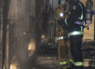 فرق مدني العاصمة المقدسة تسيطر على حريق بفندق بمشروع جبل عمر